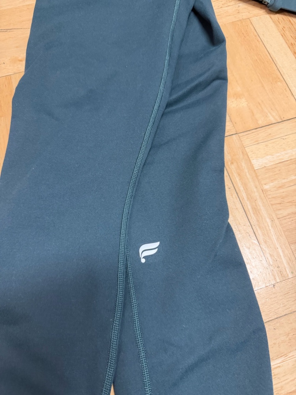 Fabletics workout set - Picture 2 of 3